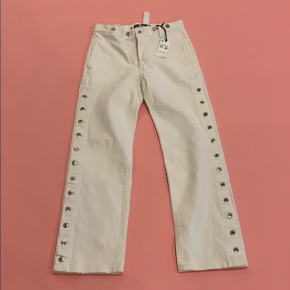 White Levi’s - Picture 2 of 10